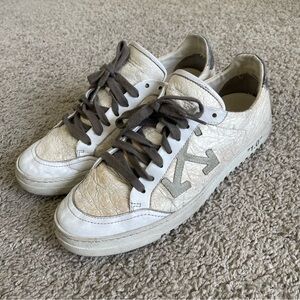 Off White Arrow "1.0" Lace Up Sneaker